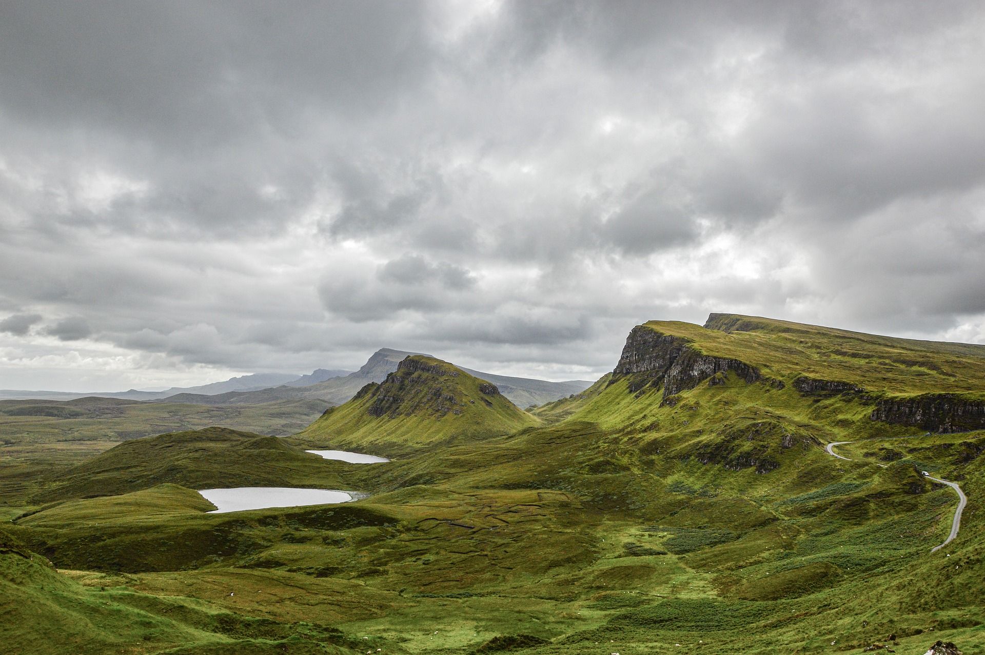 mountains-5477320_1920.jpg